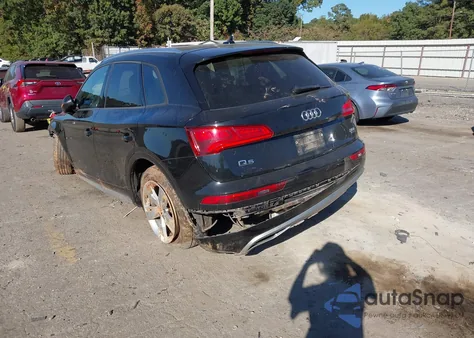 2018 Audi Q5 2.0T Premium/2.0T Tech Premium z USA, uszkodzony, nr VIN WA1ANAFY4J2024147